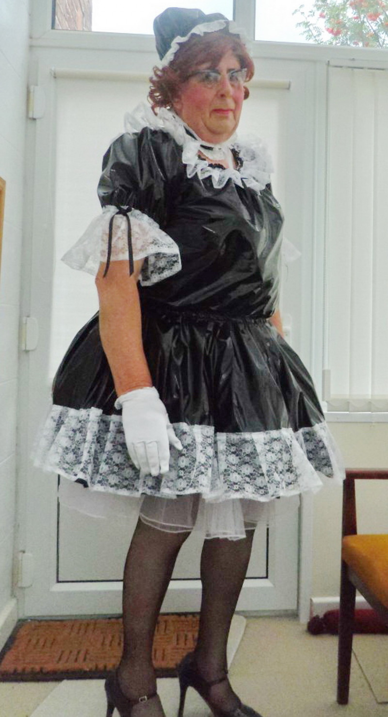 sissy-charlotte-pvc-maid-in-4in-heels