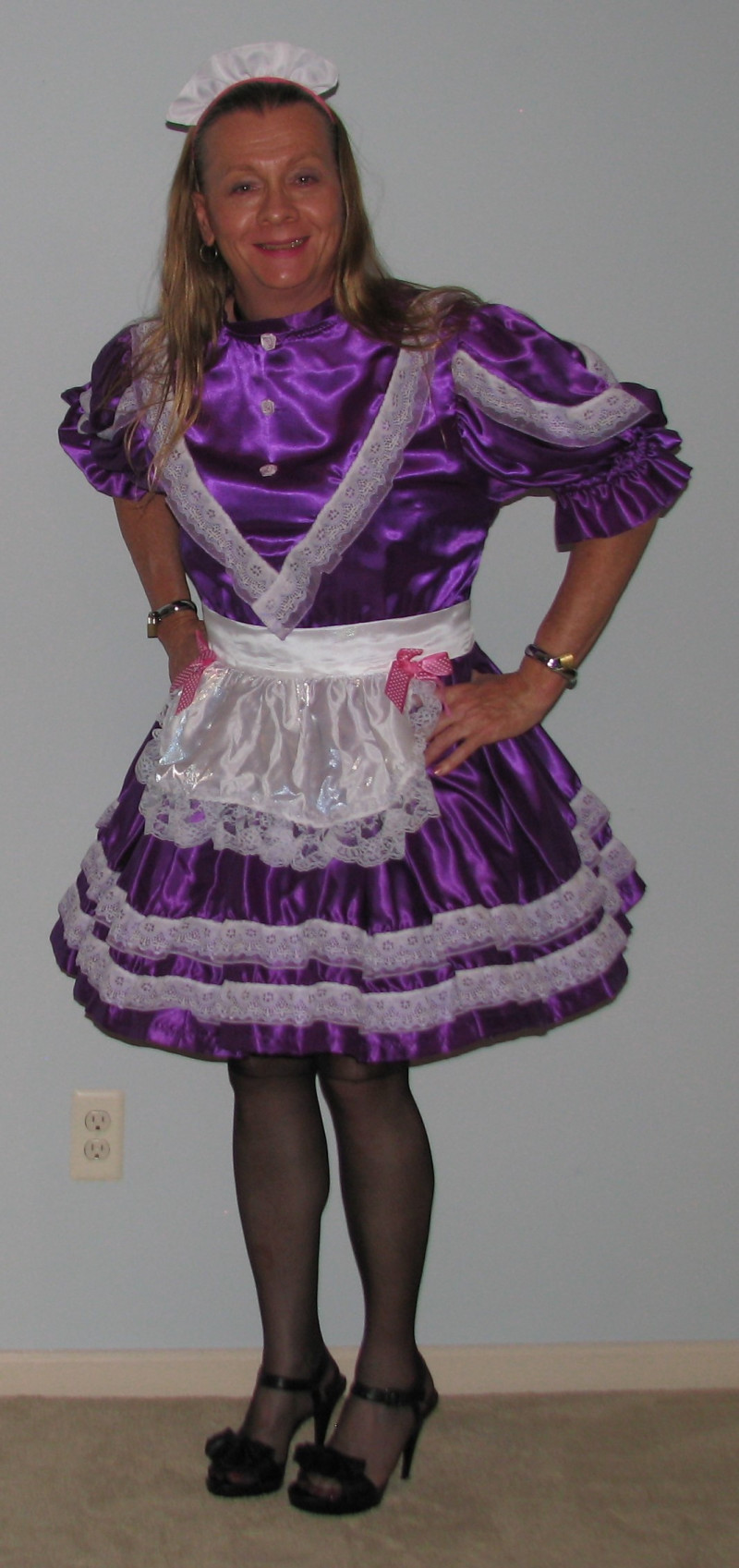 chrisissy-in-her-purple-sissy-maid-uniform-ready-to-serve-800x1697