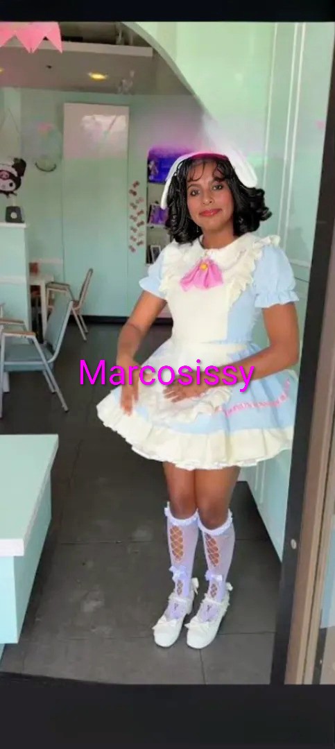 marcosissy-waitress-servant