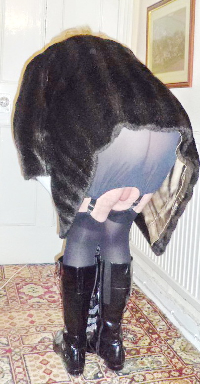 fur-coat-and-no-knickers