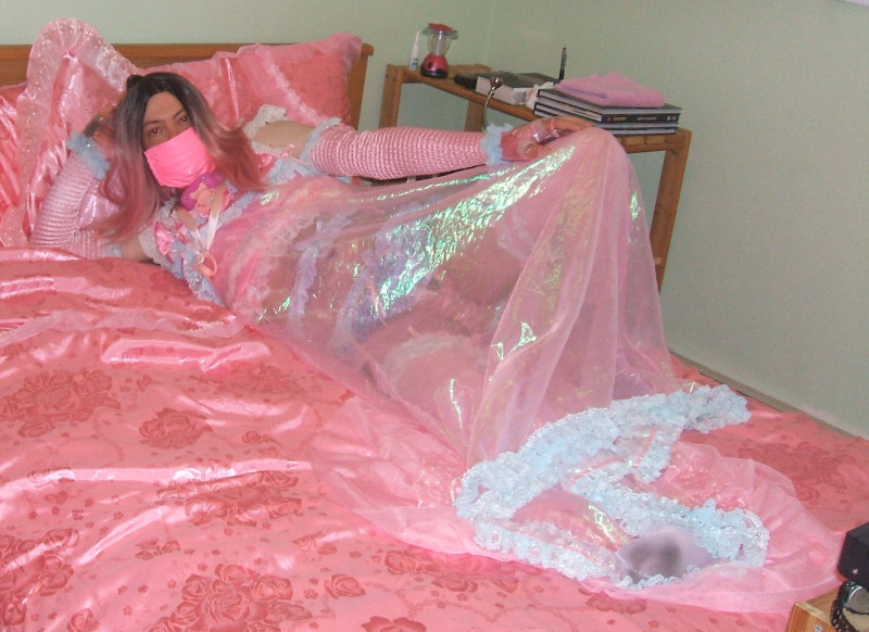 sissy-bed-3