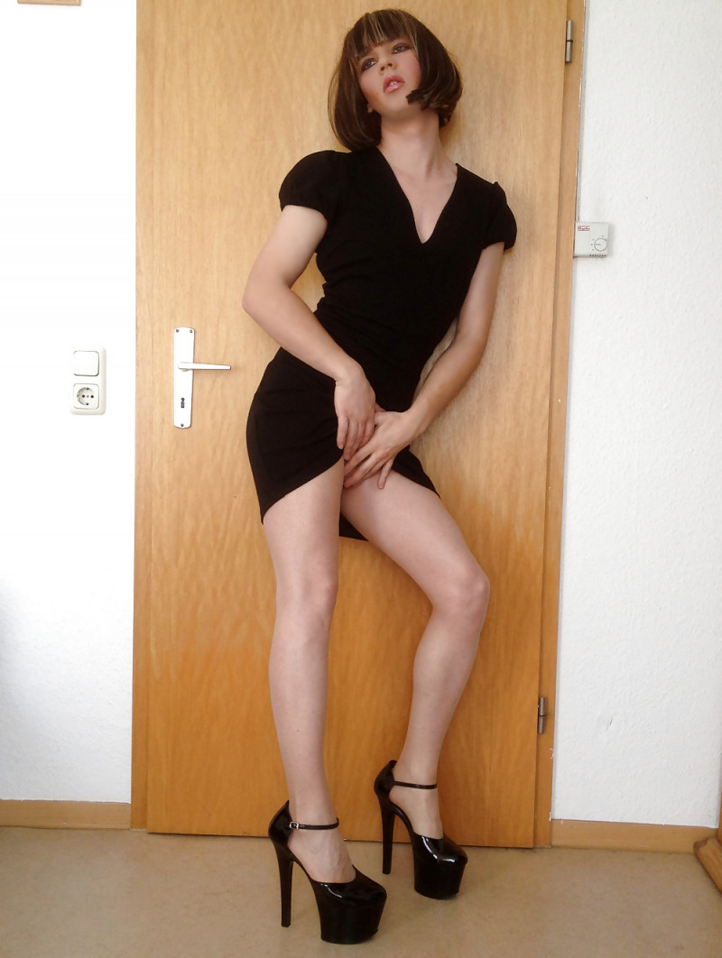 sissy-tgirl-katia-in-black-dress-2
